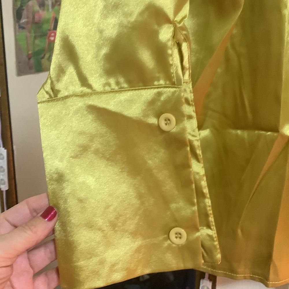 Gold Beautiful 2 piece dressy or causal - Picture 4 of 11